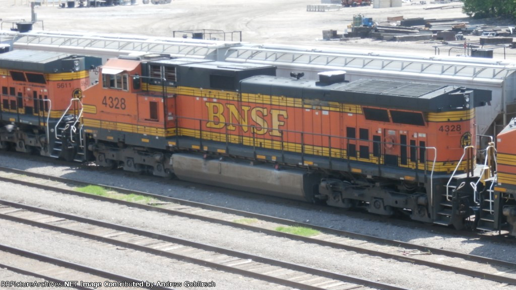 BNSF 4328 Behind